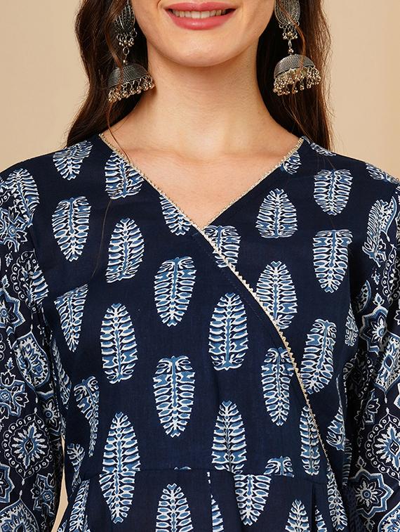 women's blue ethnic motif wrap v-neck a-line flared calf length kurta & straight trouser festive set - 21511032 - Standard Image - 4