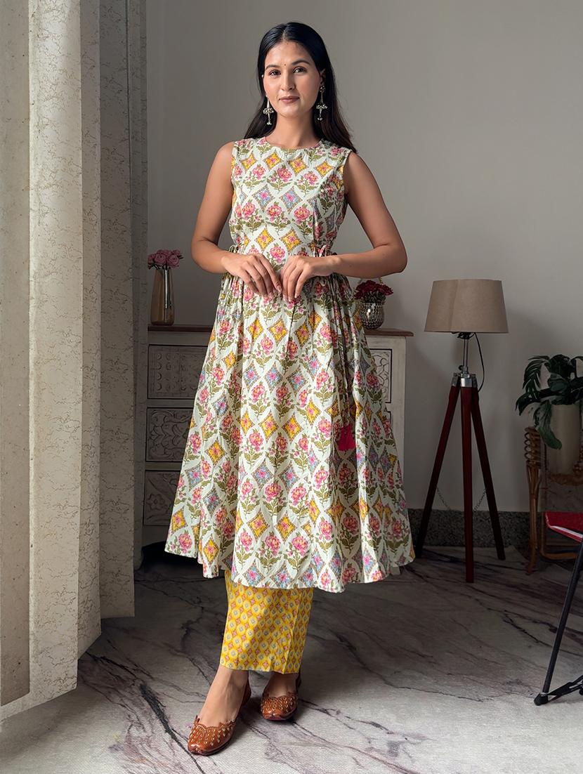 women round neck floral kurta palazzo set - 21512803 - Standard Image - 1