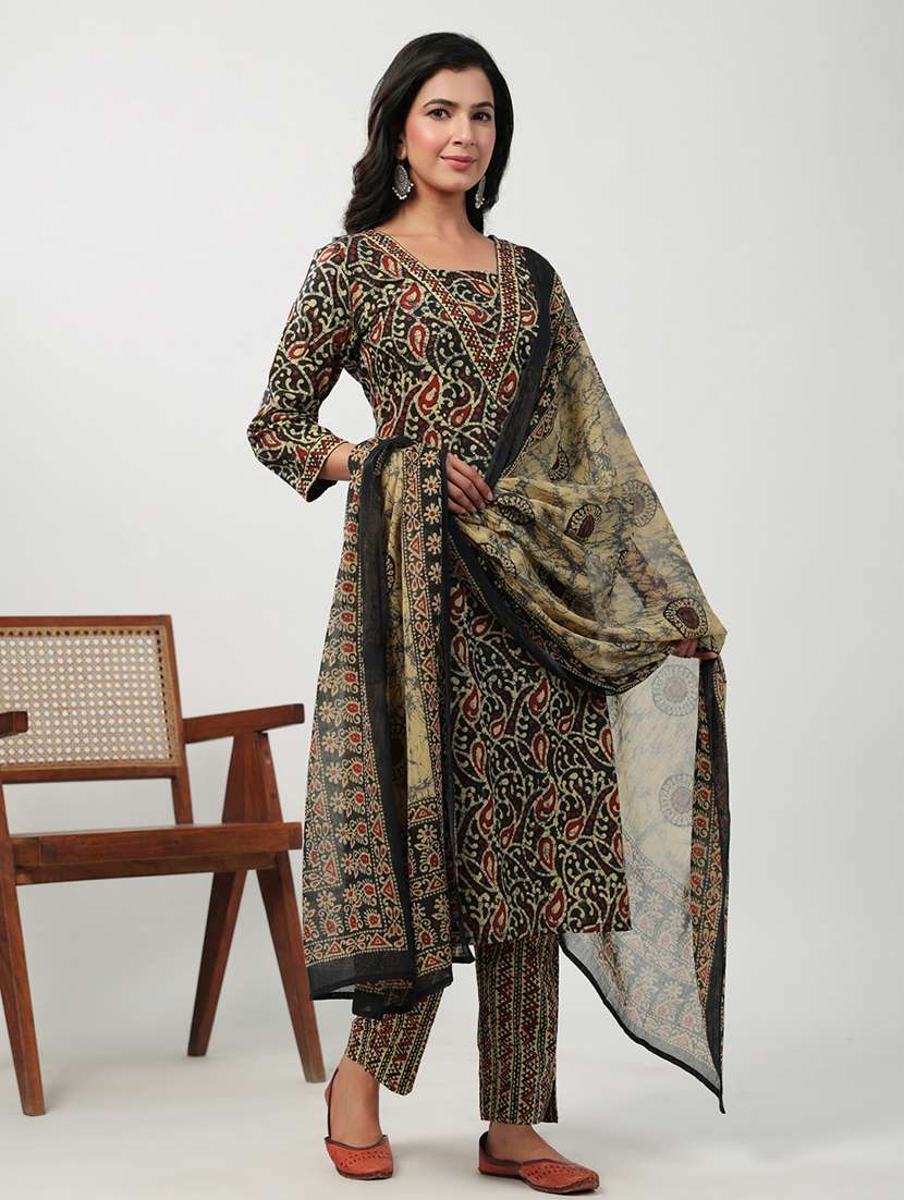 women three quarter sleeve kurta pant with dupatta set - 21513855 -  Standard Image - 1