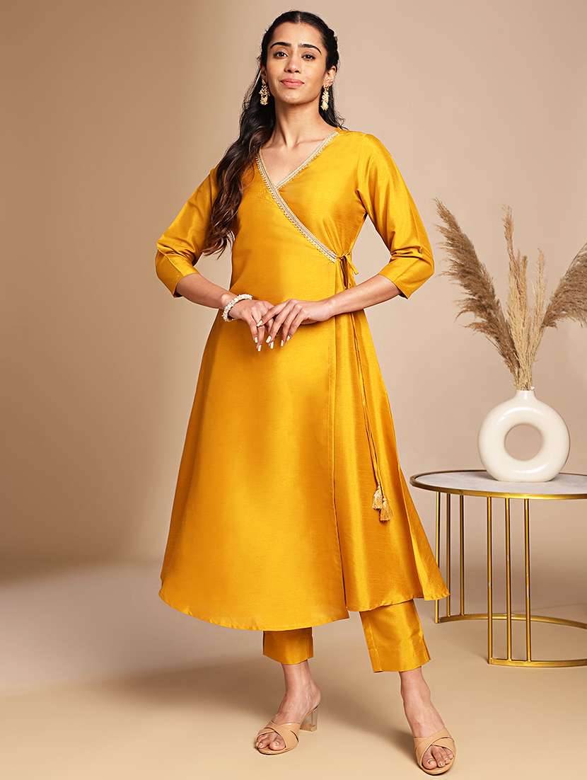 women mustard kurta pant set
