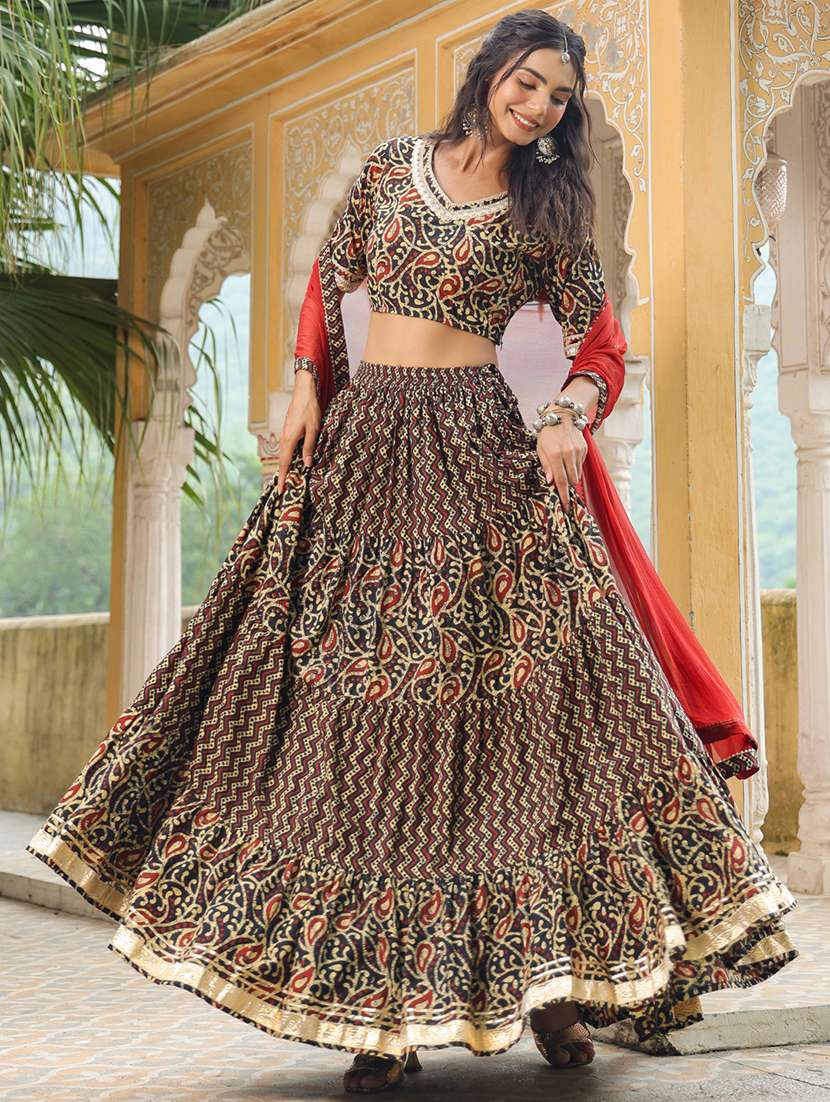 women black flared lehenga - 21514023 -  Standard Image - 1