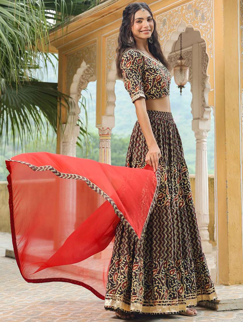 women black flared lehenga - 21514023 -  Standard Image - 4