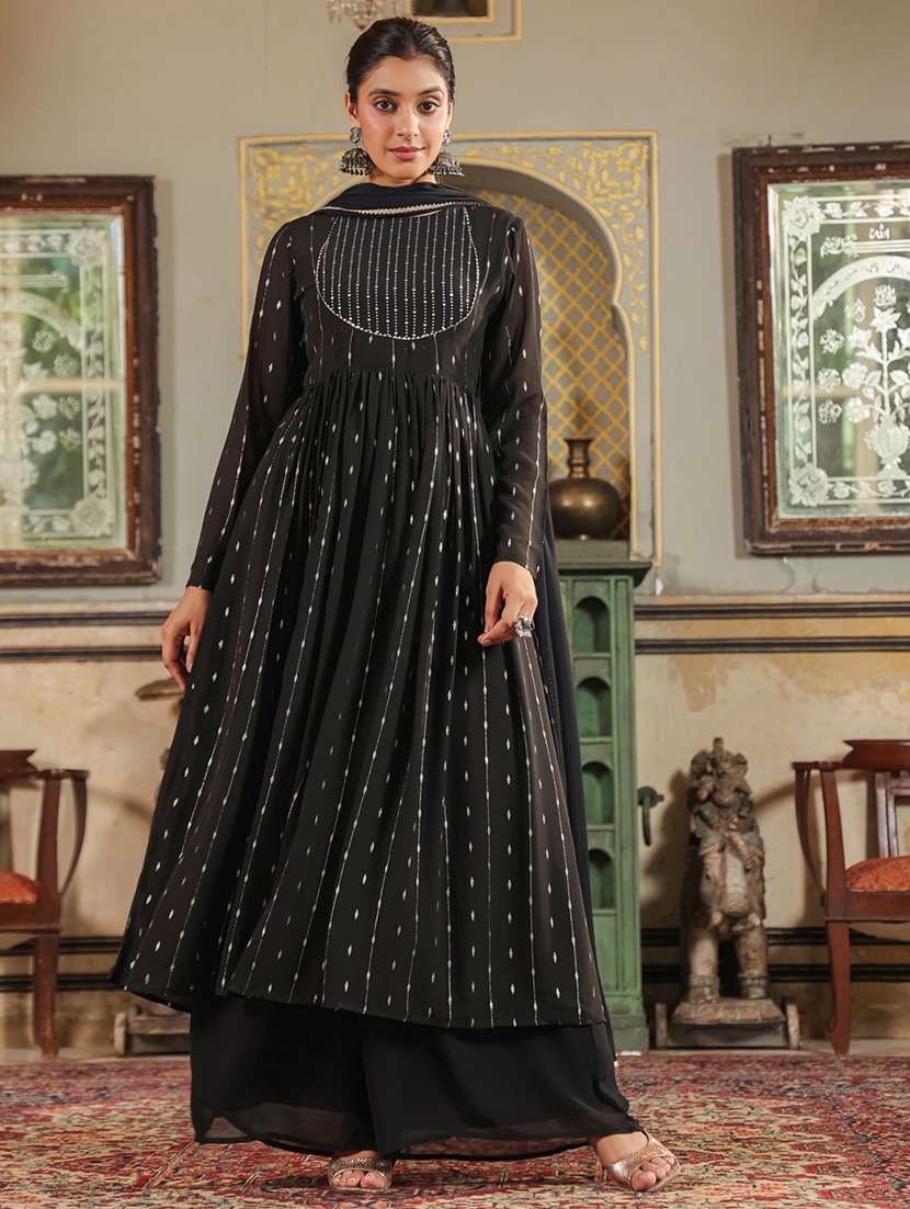 women black suit set - 21514097 -  Standard Image - 1