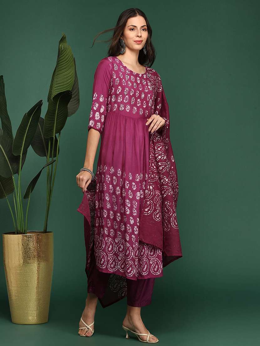 women batik kurta pant set with dupatta - 21514912 -  Standard Image - 4