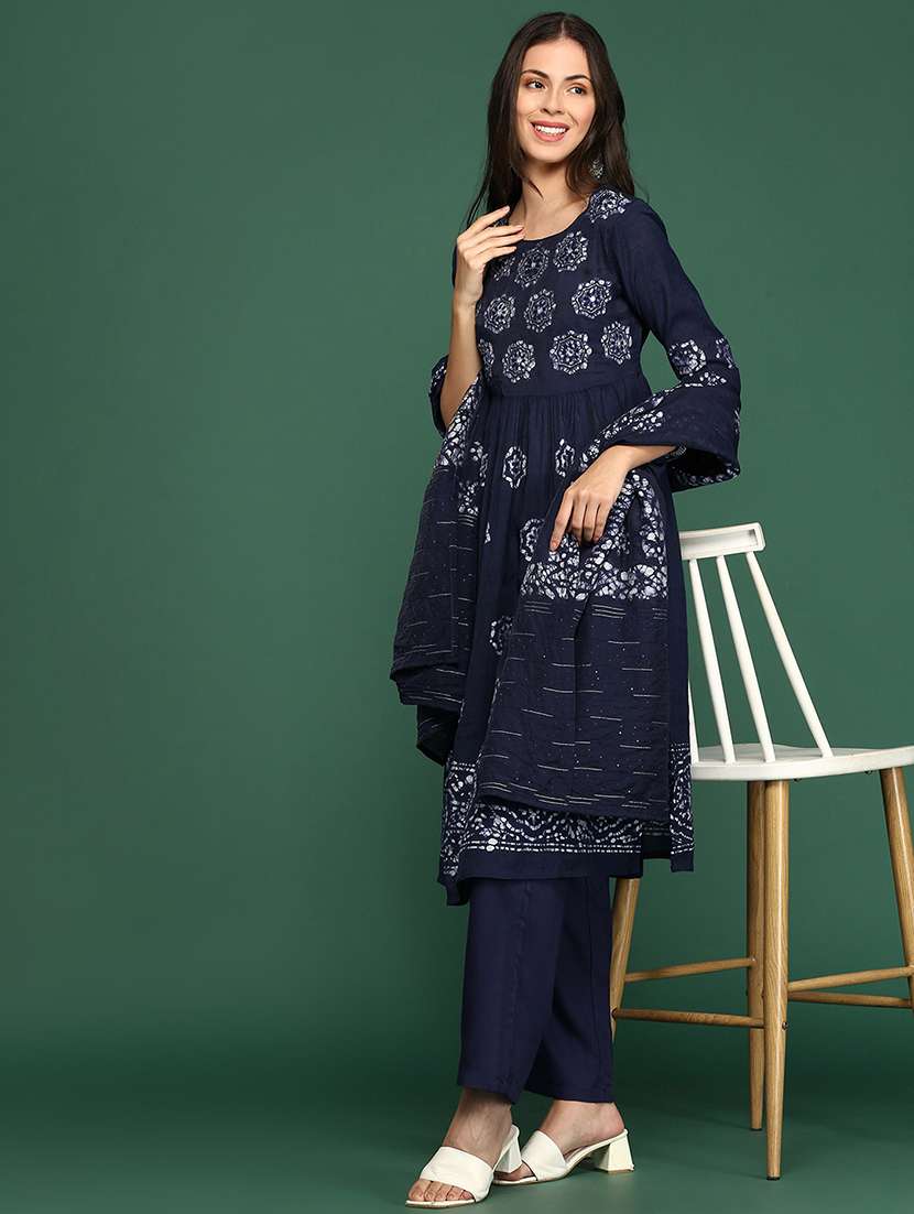 women batik round neck kurta pant set with dupatta - 21514919 -  Standard Image - 4