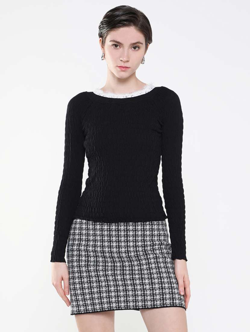 women black solid regular top