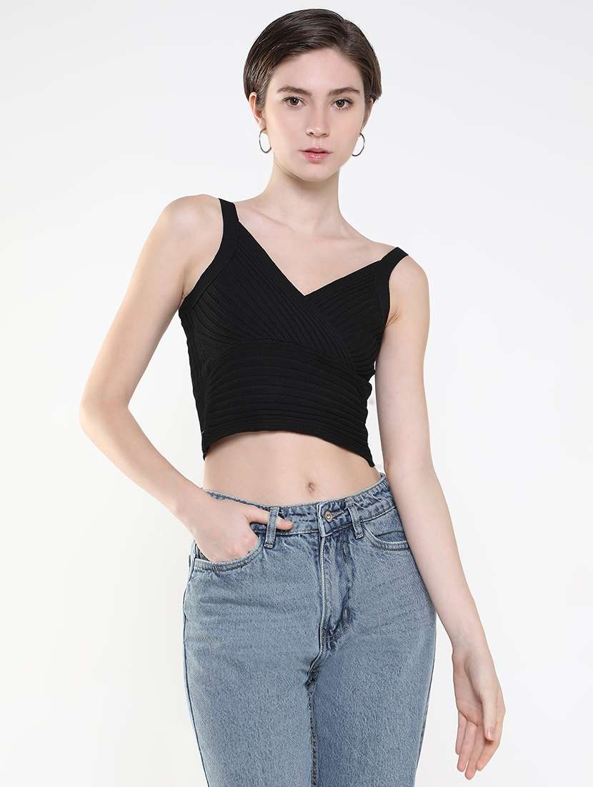 women black solid crop top