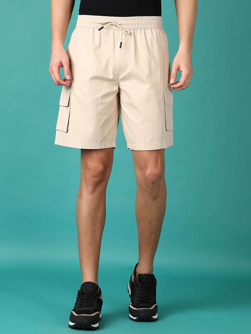 men mid rise solid cargo shorts