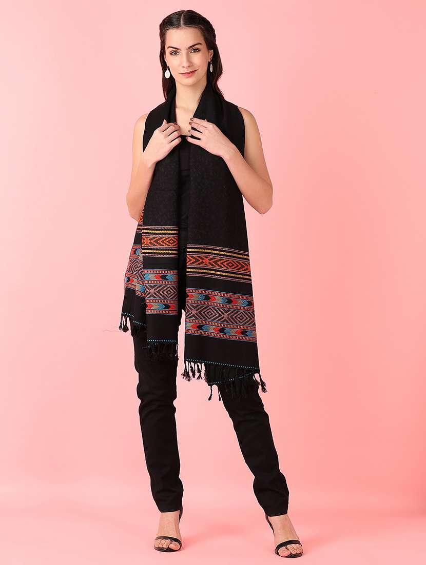 women solid shawl with bordered