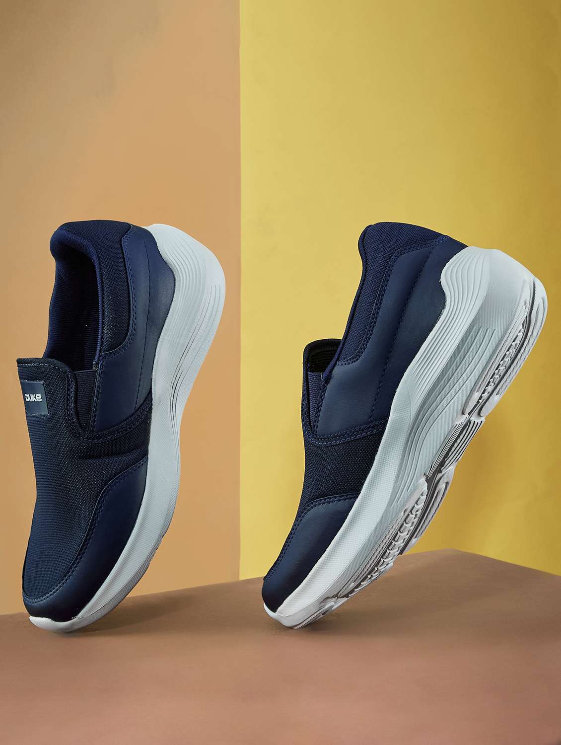 men blue walking sport shoes