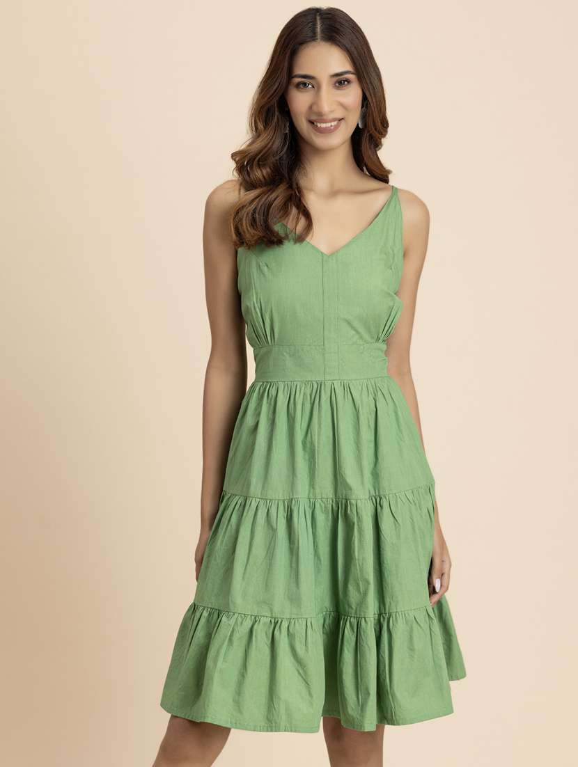 women solid sleeveless tiered dress
