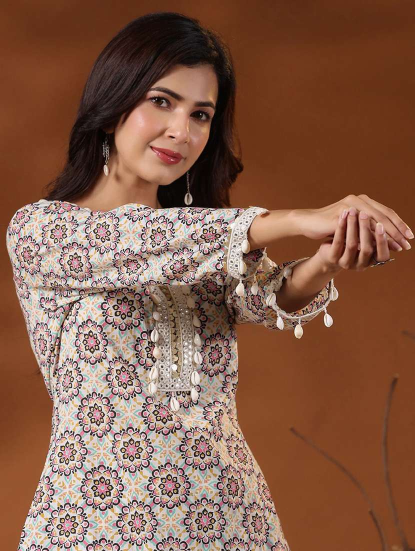 women printed v neck kurta pant set - 21523157 -  Standard Image - 4