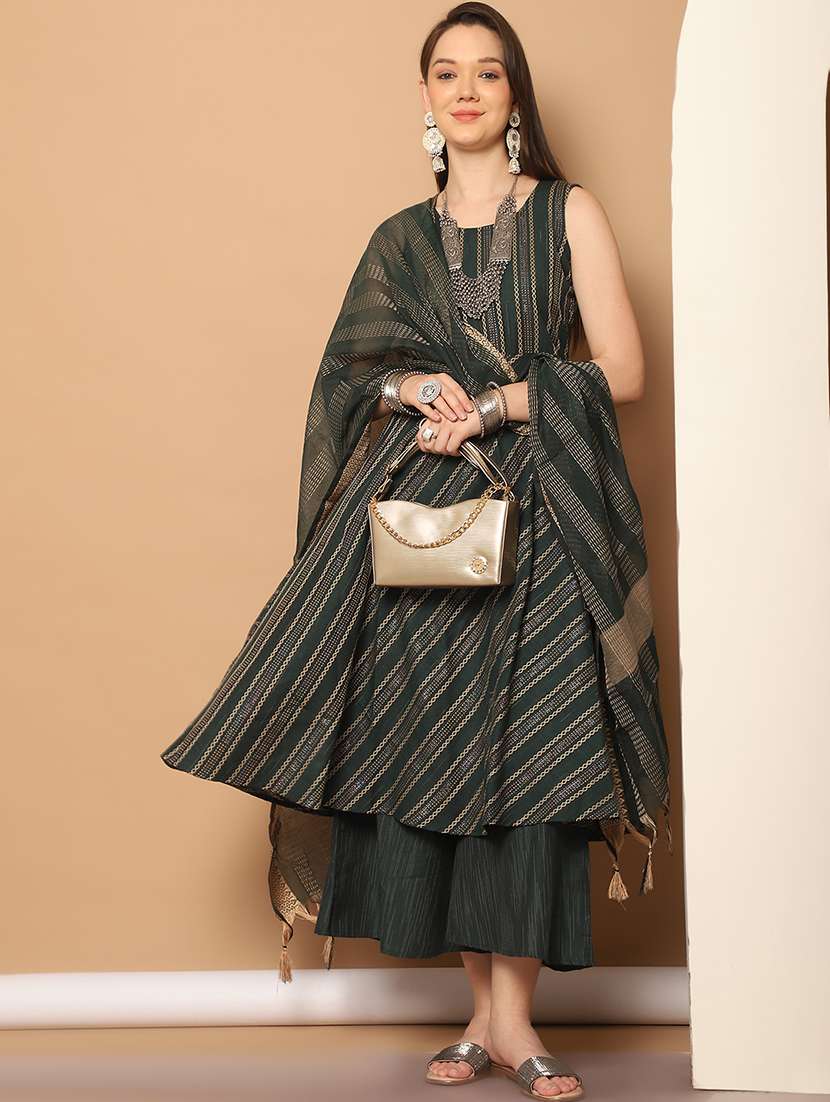 women printed sleeveless kurta palazzo set