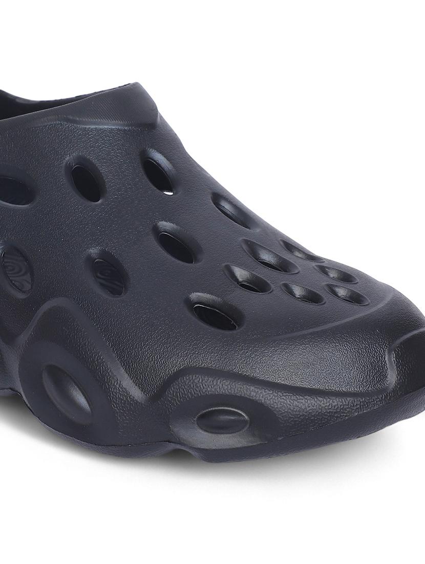 women black solid clogs - 21527816 - Standard Image - 4