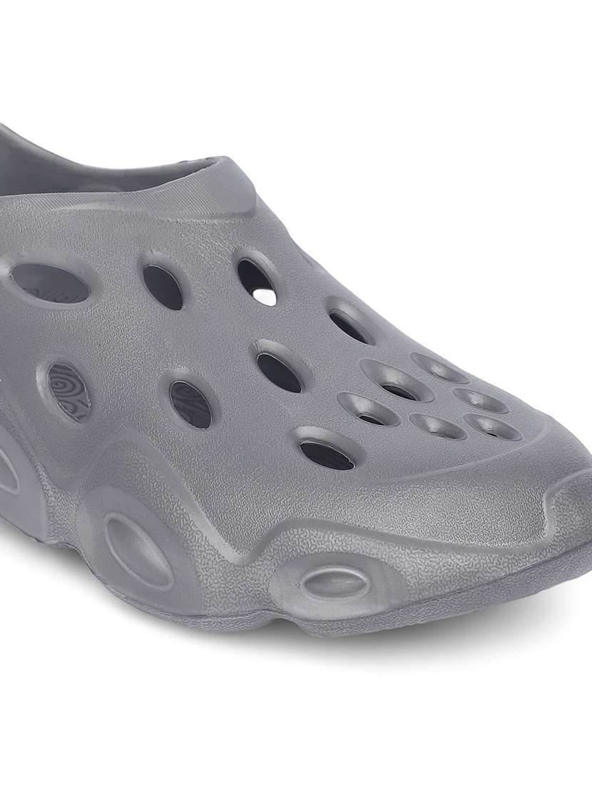 women solid grey clogs - 21527817 -  Standard Image - 4