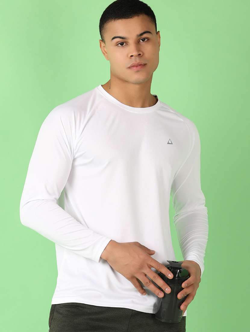 men round neck plain t-shirt - 21528764 -  Standard Image - 1