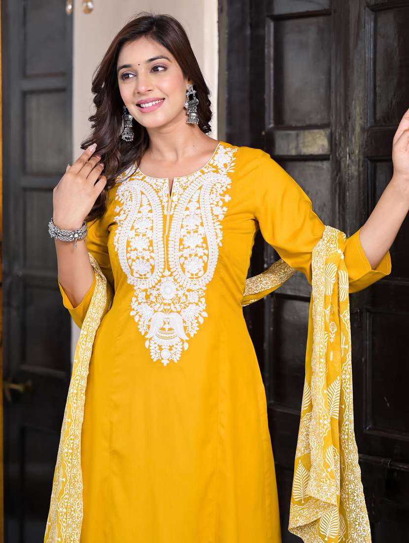 women three quarter sleeve embroidered kurta palazzo set - 21529310 - Standard Image - 4