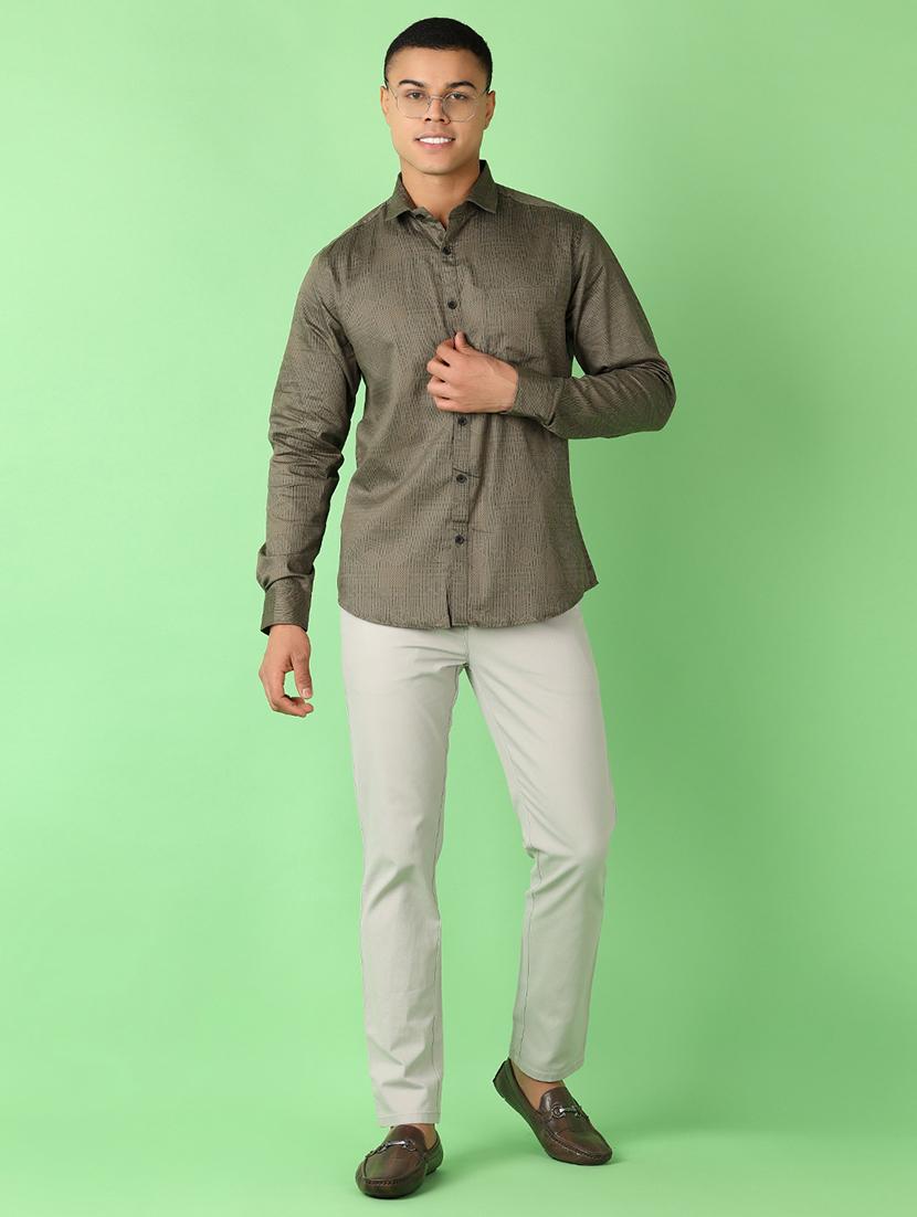 men mid rise solid chinos - 21529905 - Standard Image - 4