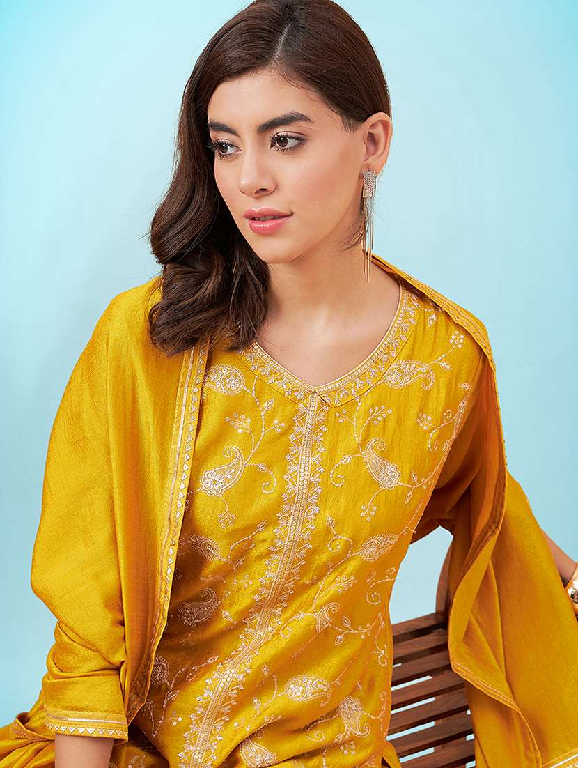 women kurta pant set with dupatta - 21531259 - Standard Image - 4