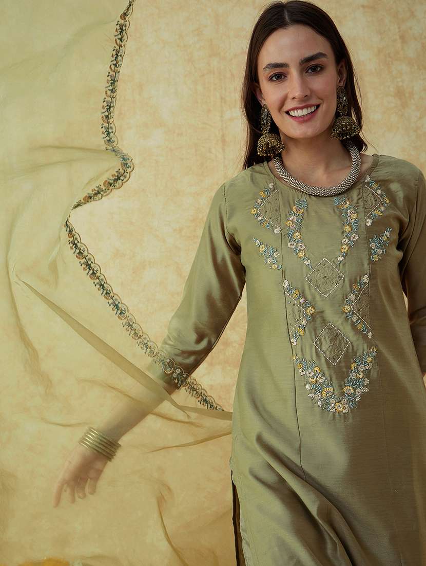 women kurta pant set with dupatta  - 21531406 -  Standard Image - 4