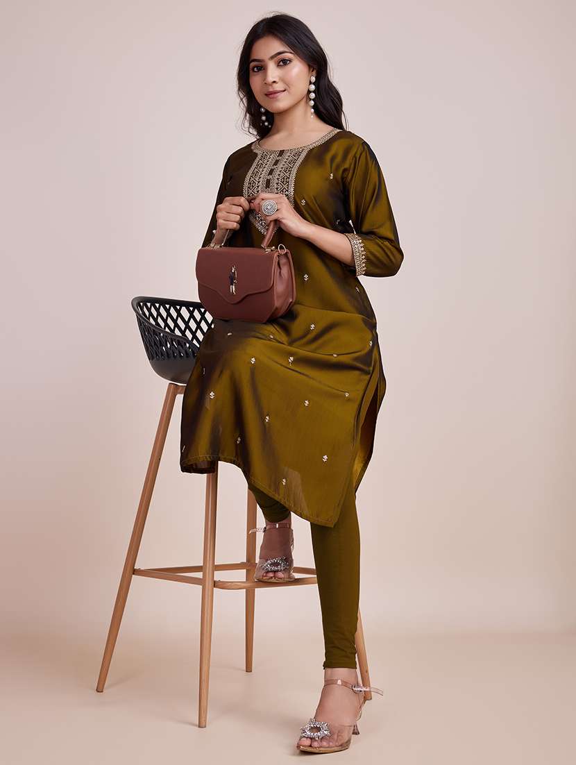 women self design round neck straight kurta - 21532233 - Standard Image - 4
