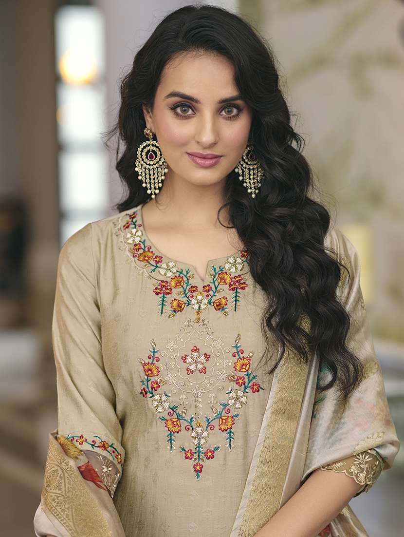 women three quarter sleeve kurta palazzo with dupatta set - 21532257 -  Standard Image - 4