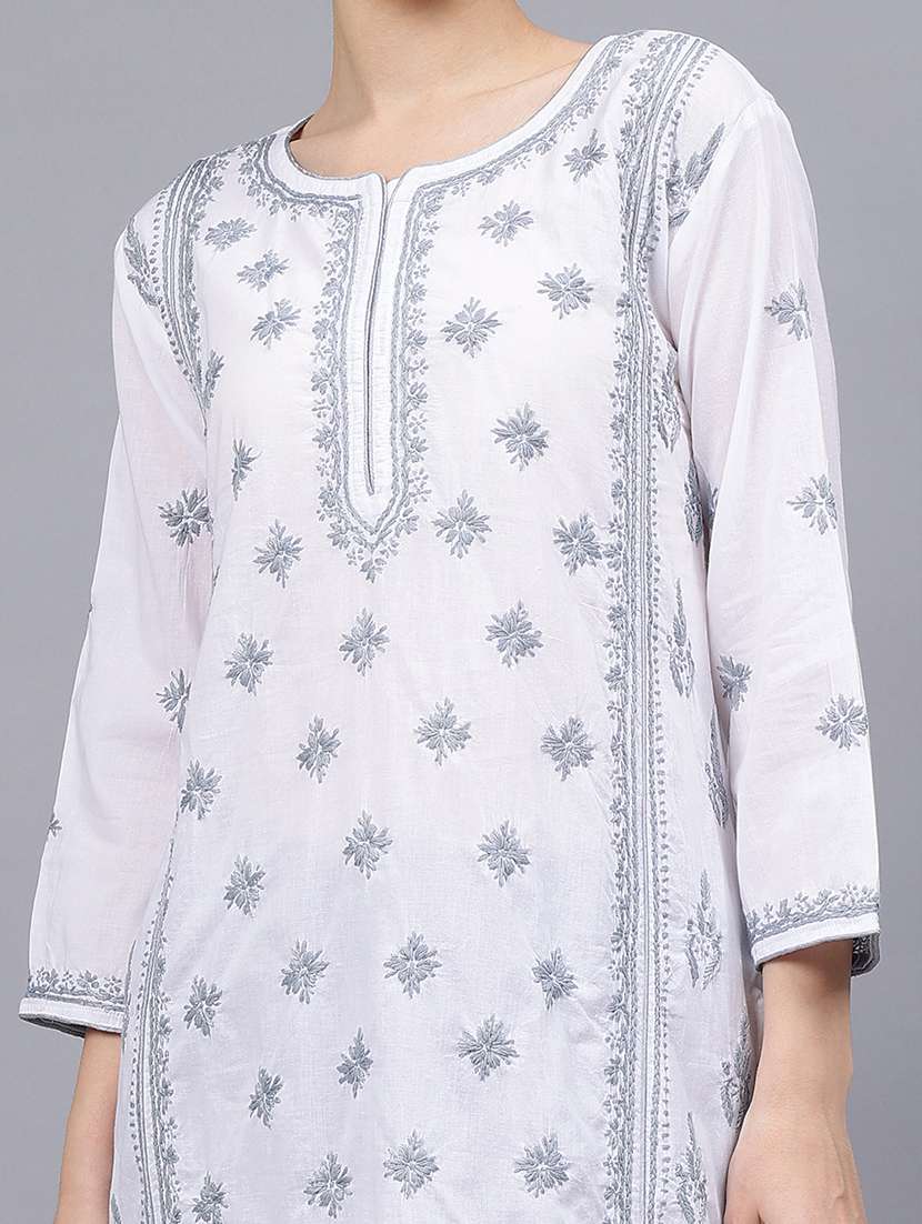women three quarter sleeves chikankari kurta - 21532311 -  Standard Image - 4