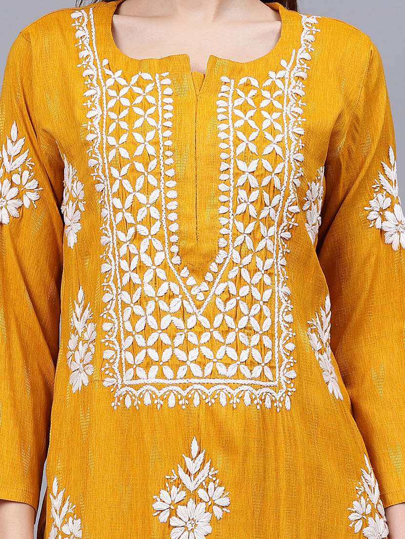 women three quarter sleeves chikankari kurta - 21532315 -  Standard Image - 4