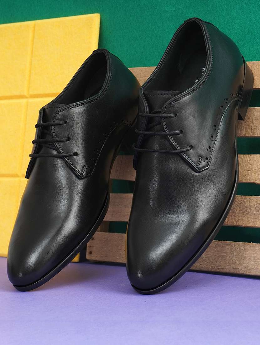 men black lace-up brouges