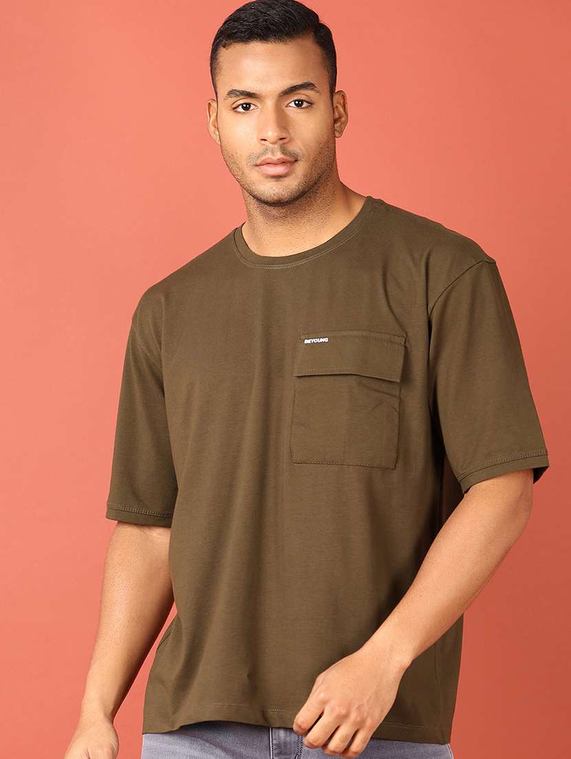 men round neck plain t-shirt - 21536338 -  Standard Image - 1