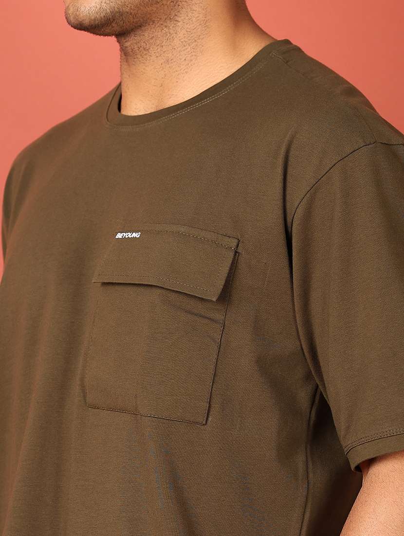 men round neck plain t-shirt - 21536338 -  Standard Image - 4