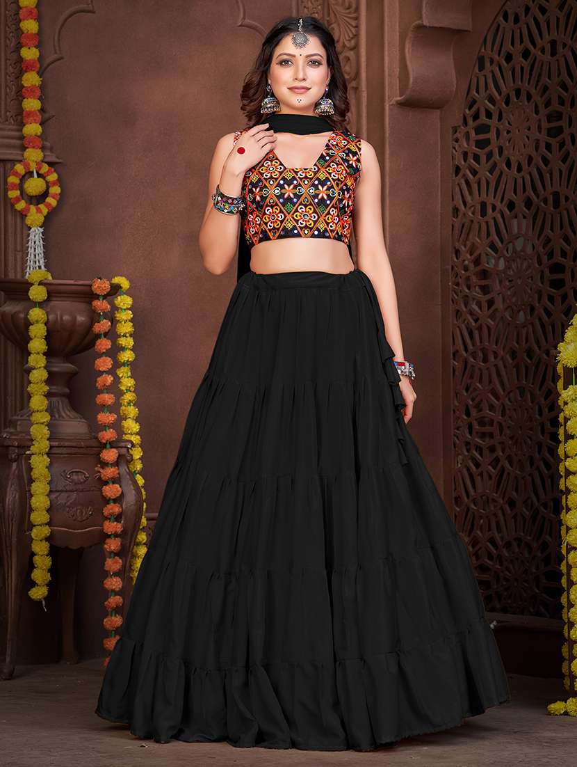 women black flared lehenga - 21536699 -  Zoom Image - 0