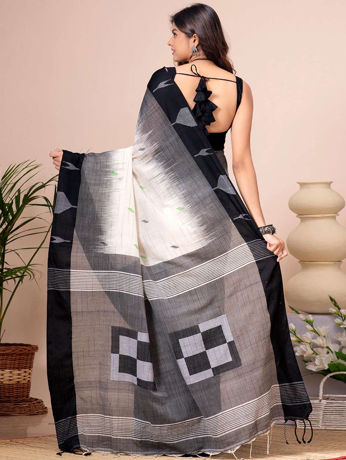 women woven handloom saree - 21537019 - Standard Image - 1