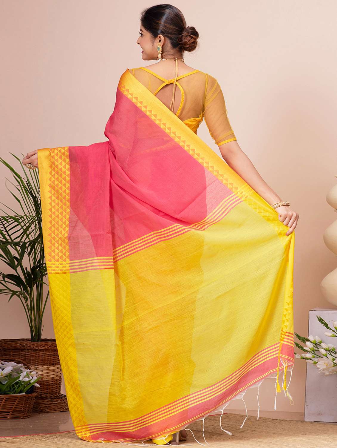 women solid handloom saree - 21537022 -  Standard Image - 1
