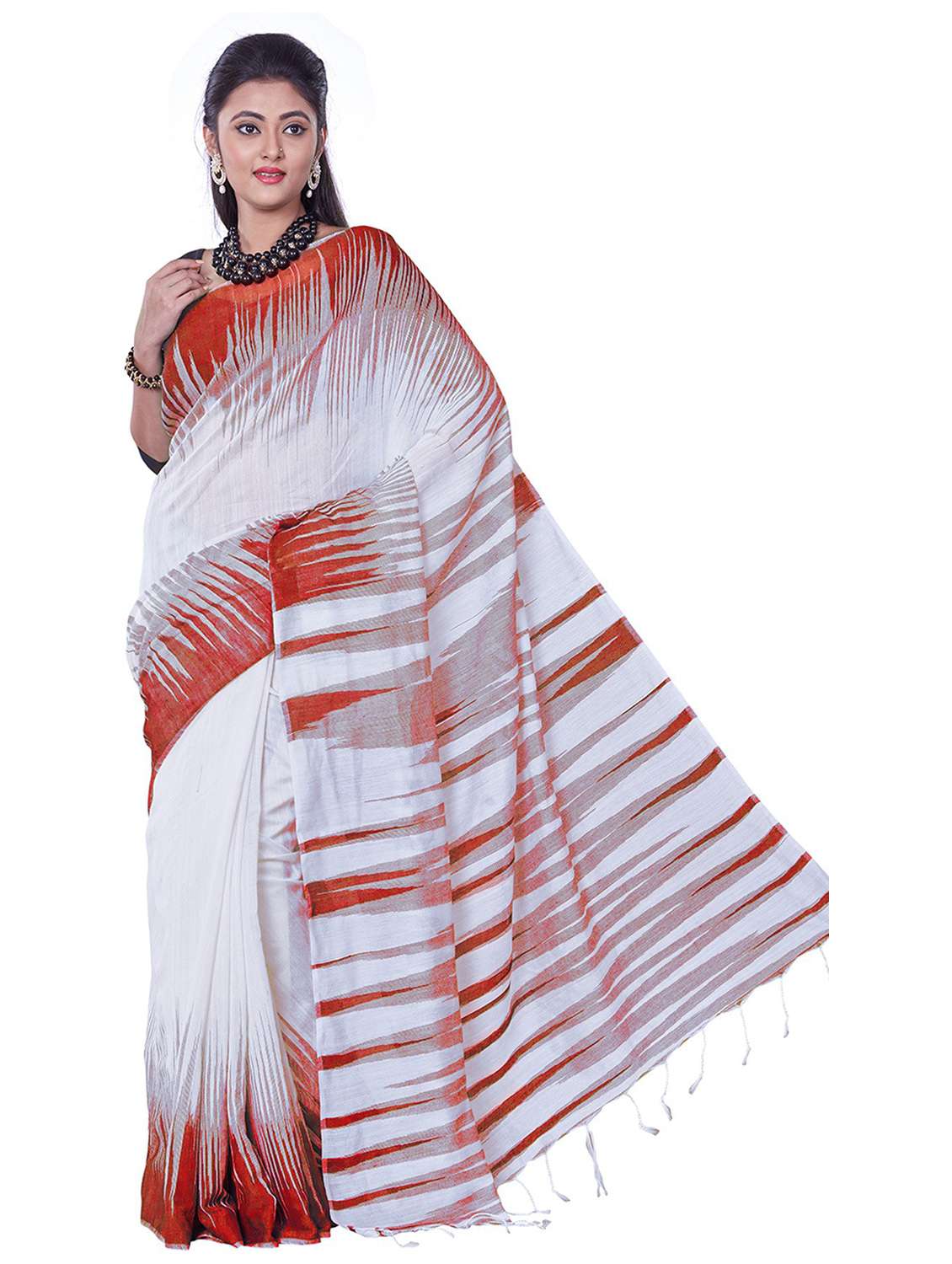 white ikkat handloom saree - 21537278 - Zoom Image - 0