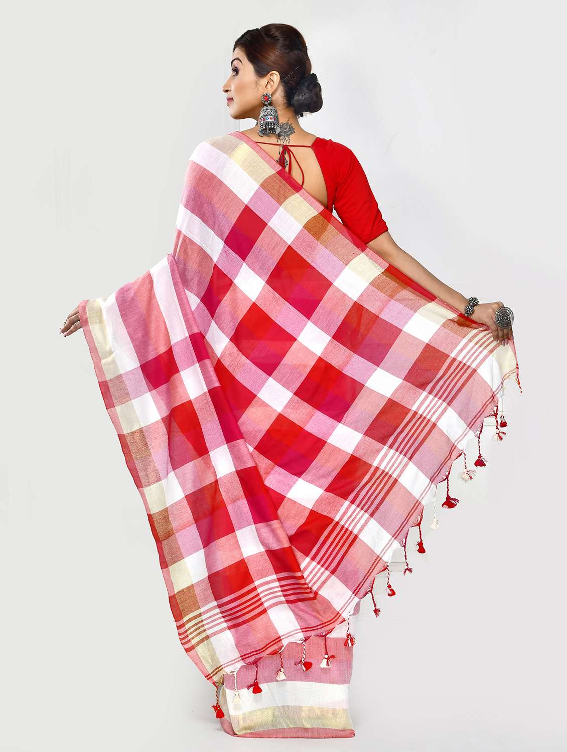 women striped handloom saree - 21537360 -  Standard Image - 1