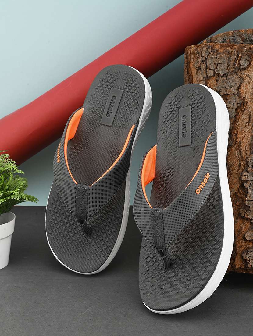men solid toe separator slippers - 21537526 -  Zoom Image - 0