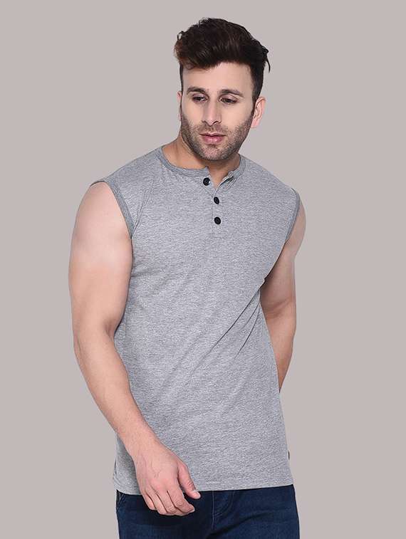 Men Solid Sleeveless T Shirt