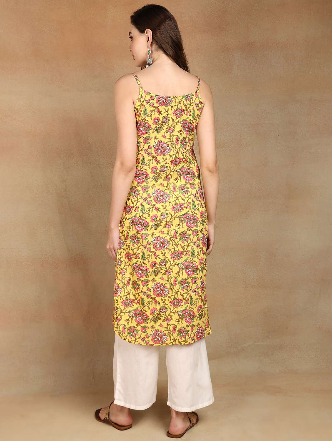 Women Floral Printed Sleeveless Straight Kurta