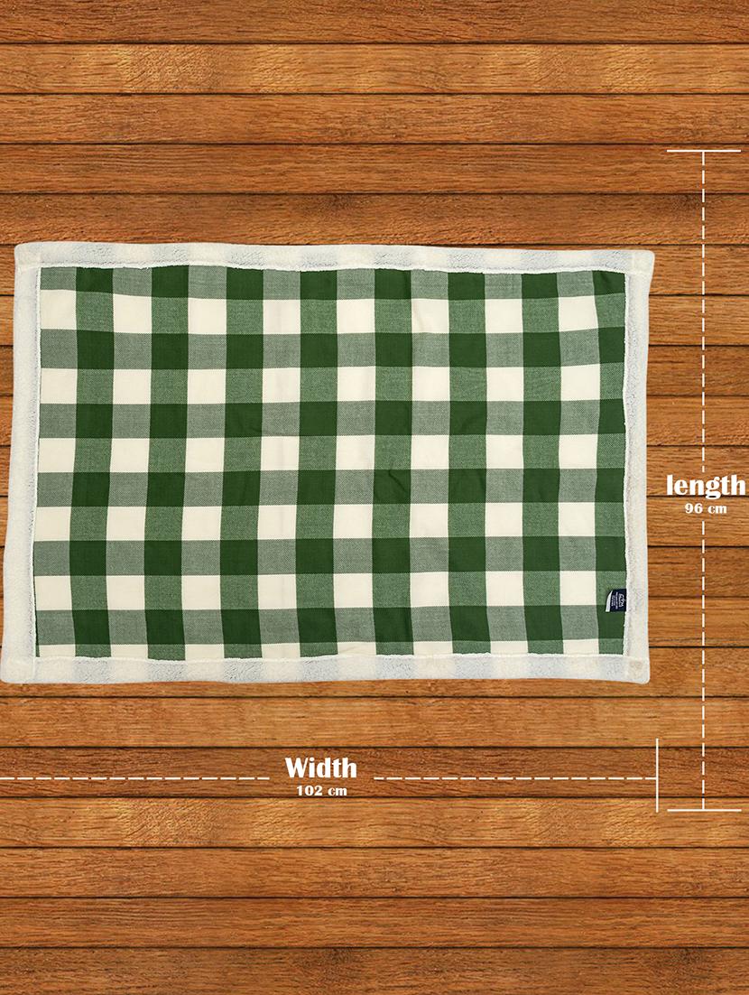newborn baby swaddle blanket - 21543588 -  Standard Image - 1