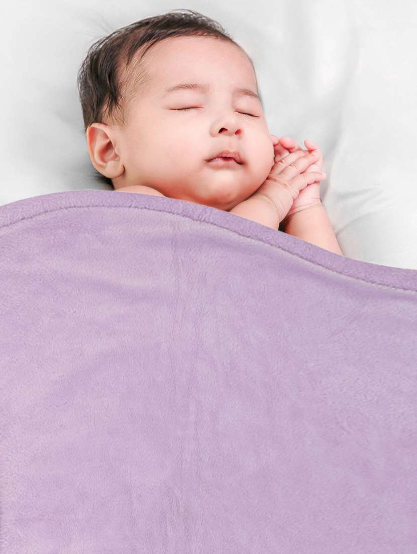 newborn baby swaddle blanket - 21543595 -  Standard Image - 4