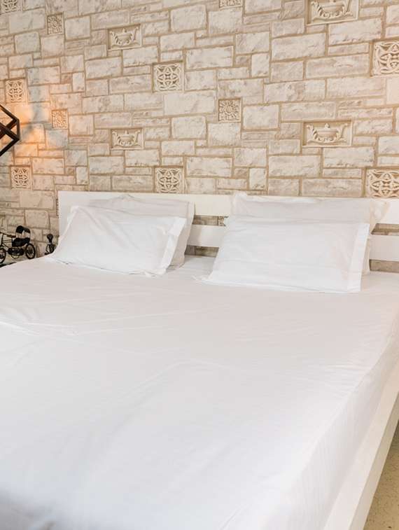 veahome cotton horizontal solid 1 double king with 2 pillow covers - white