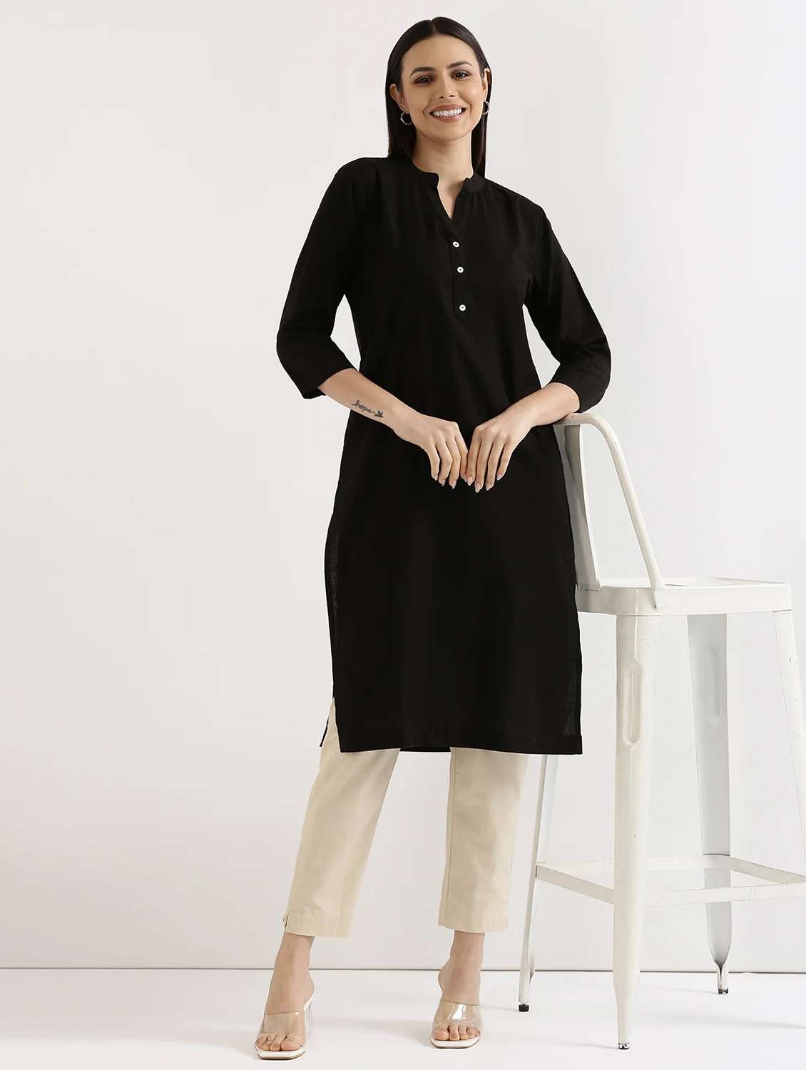 women black solid straight kurta - 21549957 - Zoom Image - 0