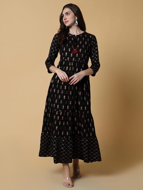 women printed three quater sleeve tiered kurta - 21550247 -  Standard Image - 0