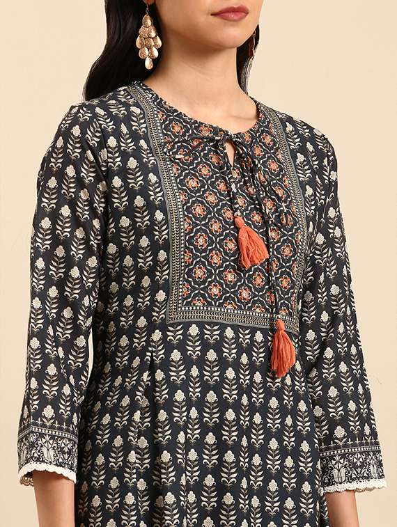 women printed tie-up neck kurta pant set - 21550288 -  Standard Image - 4