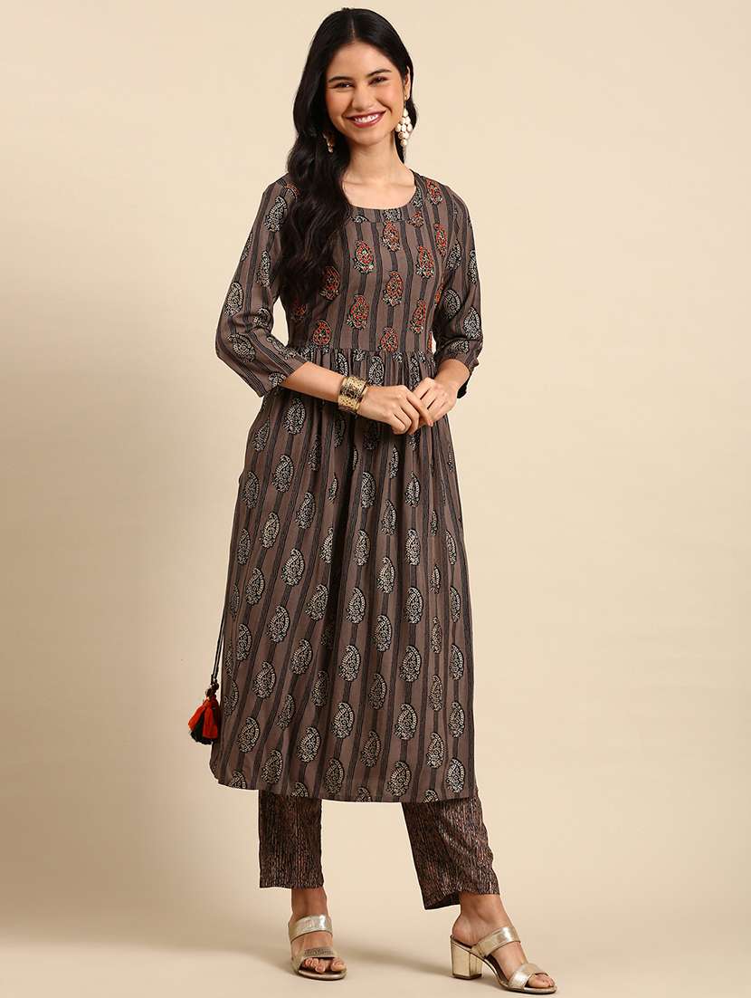 women three quarter sleeve kurta pant with dupatta set - 21550307 -  Standard Image - 1