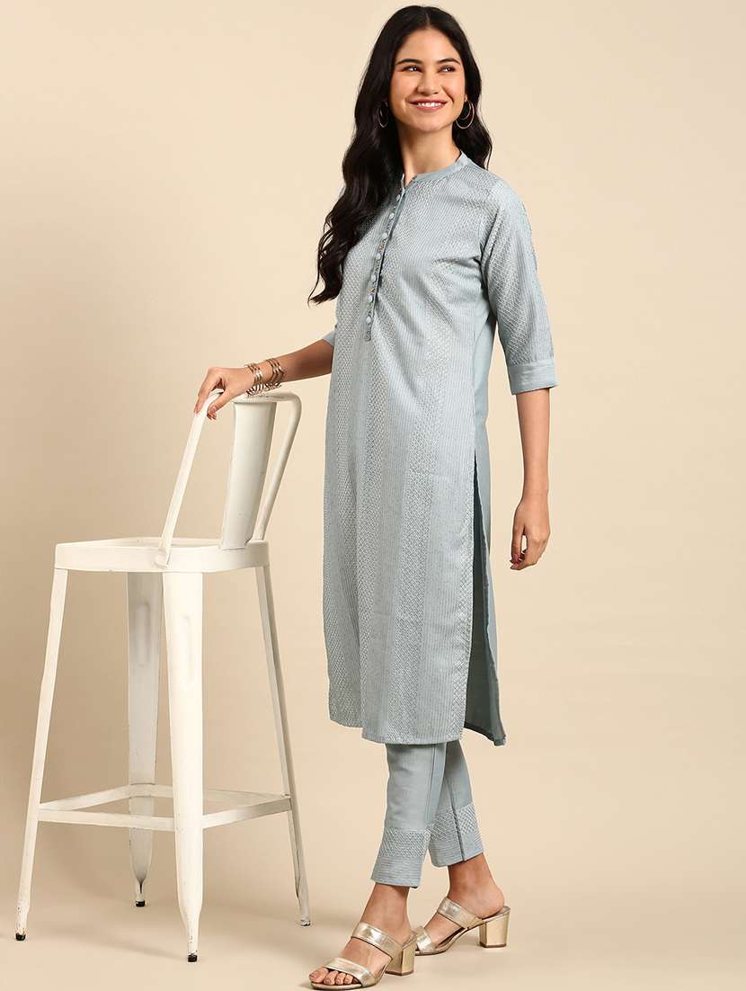 women embroidered mandarin neck kurta pant set