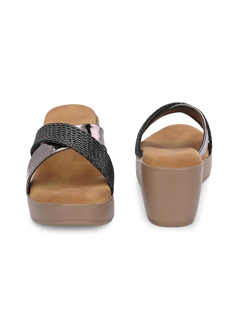 women solid slip on wedges - 21553035 - Standard Image - 4