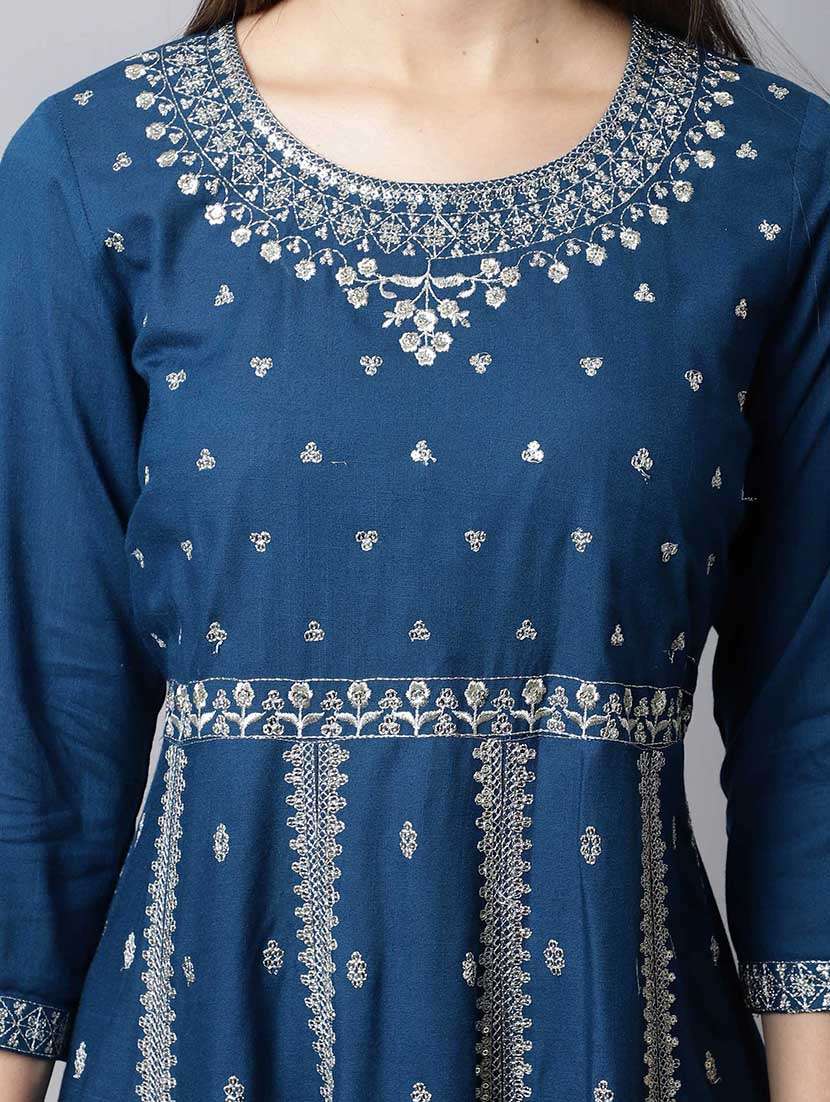 women embroidered kurta pant set with dupatta - 21558286 - Standard Image - 4