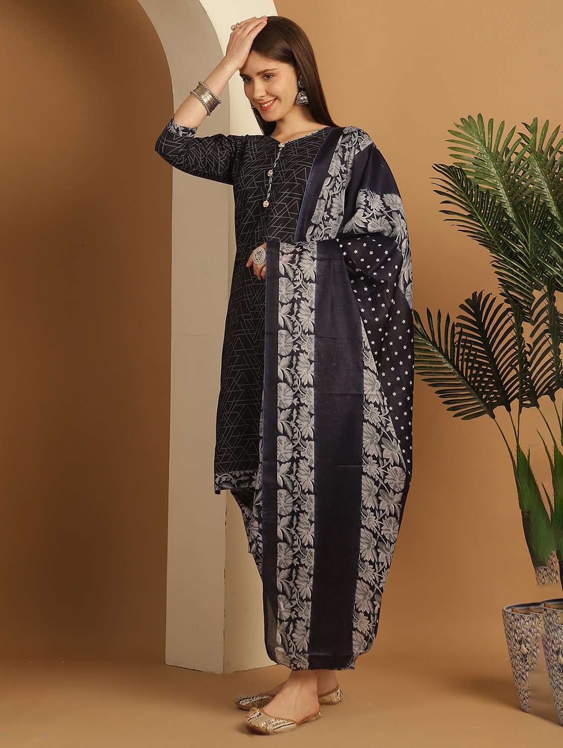 women geometric kurta salwar set with dupatta - 21558480 -  Standard Image - 1
